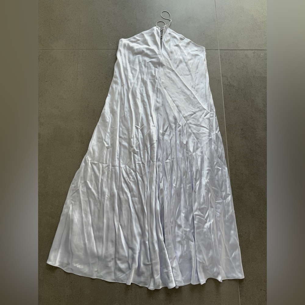 NWT Banaba republic 100% silk dress size L

Light lilac/violet color